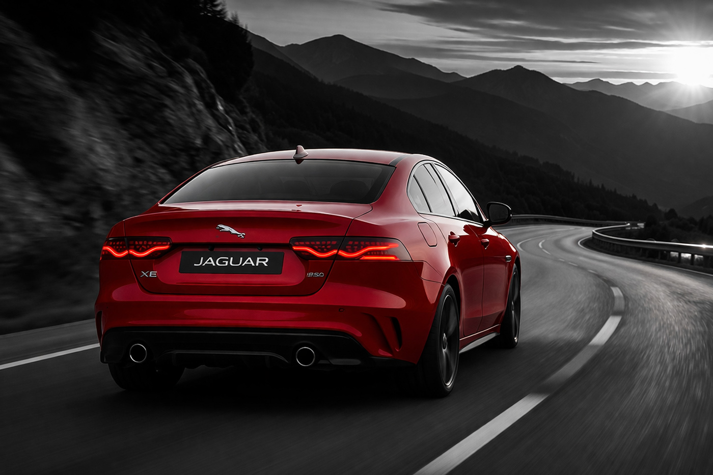 Jaguar XE ракурс